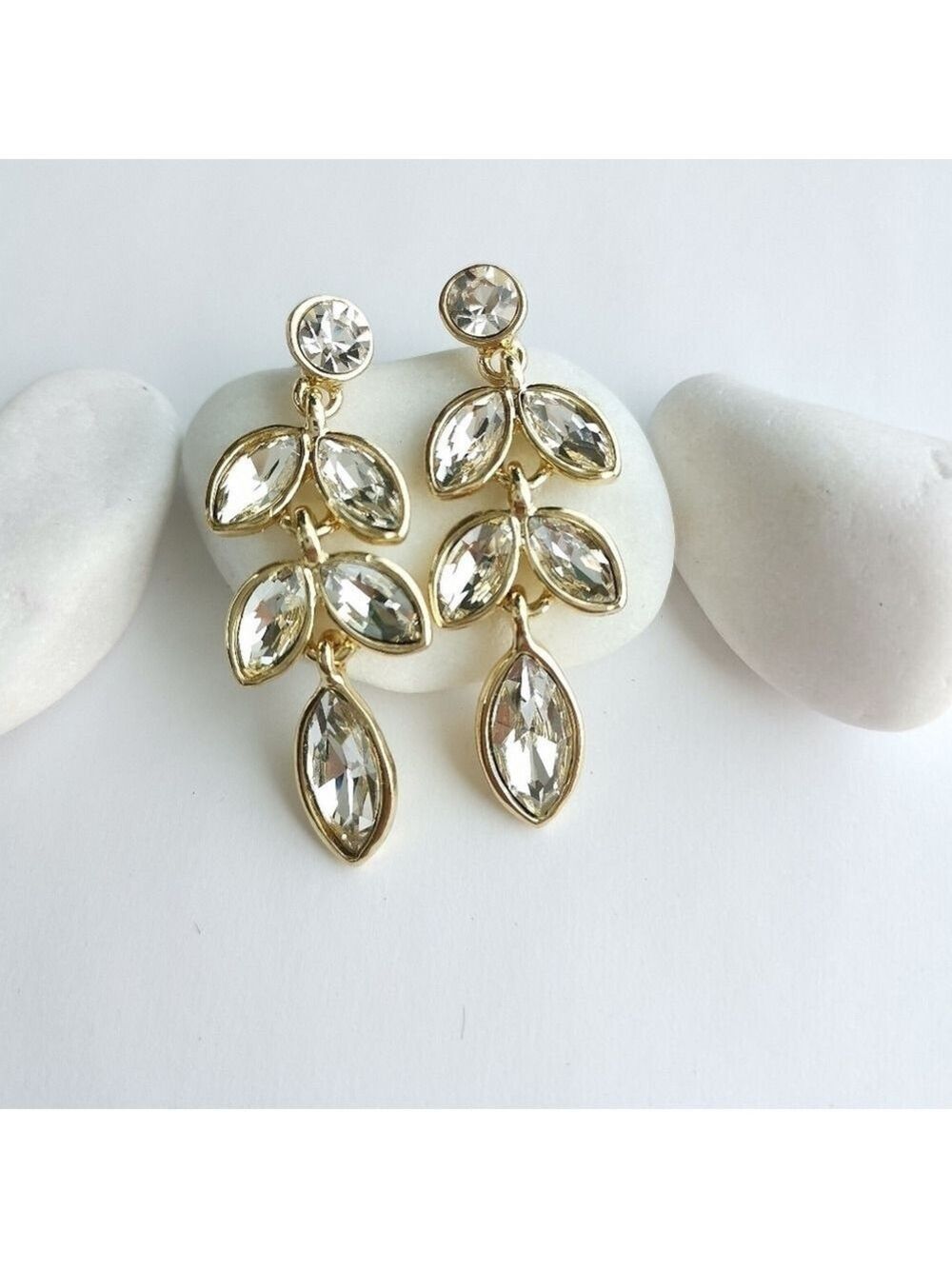 Crystal chandelier earrings in gold tone 🆕